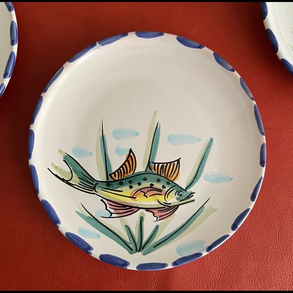 4 Handmade VIETRI ITALAN plates, 7.5”dia. eat & washed in dishwasher & display - Picture 4 of 7
